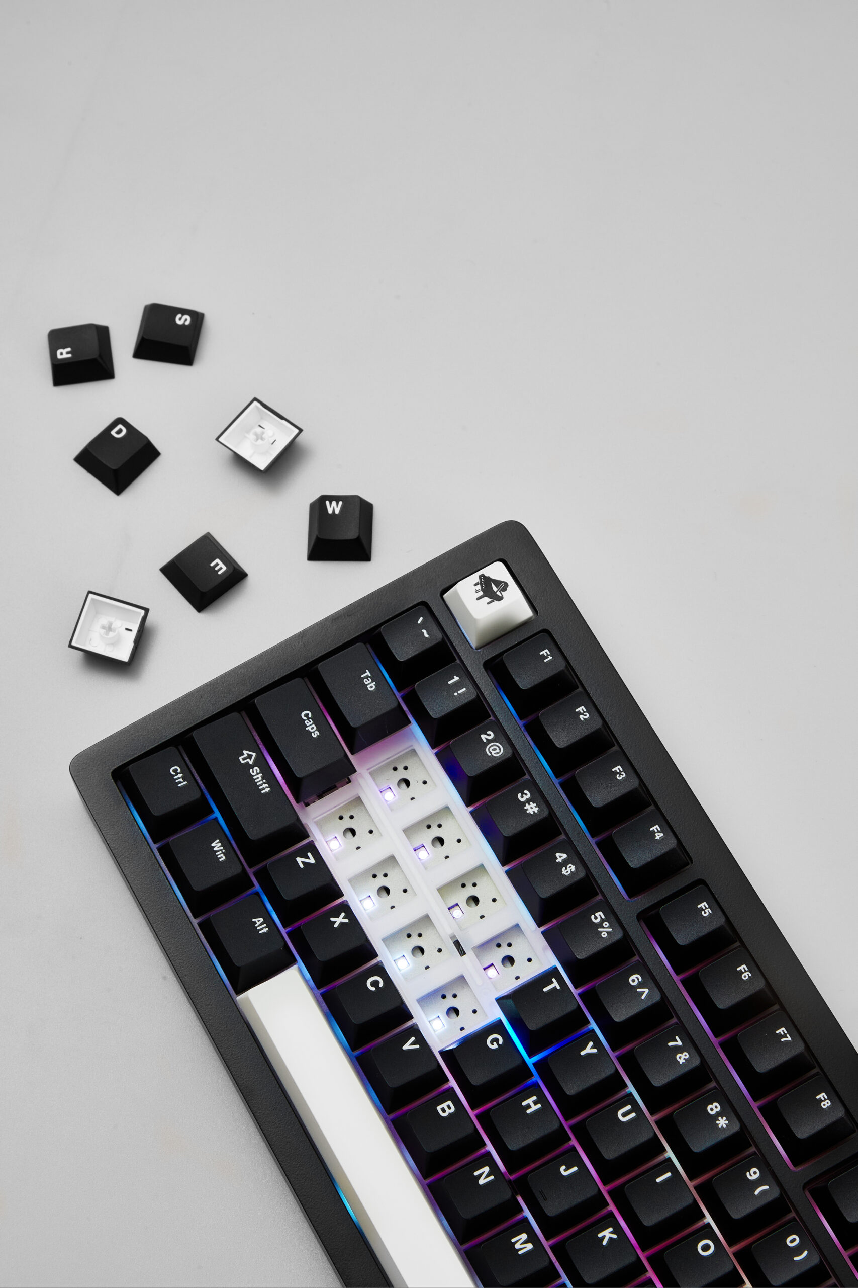 Ban-phim-co-MonsGeek-M2-V5-VIA-Black-Piano-Themed-5